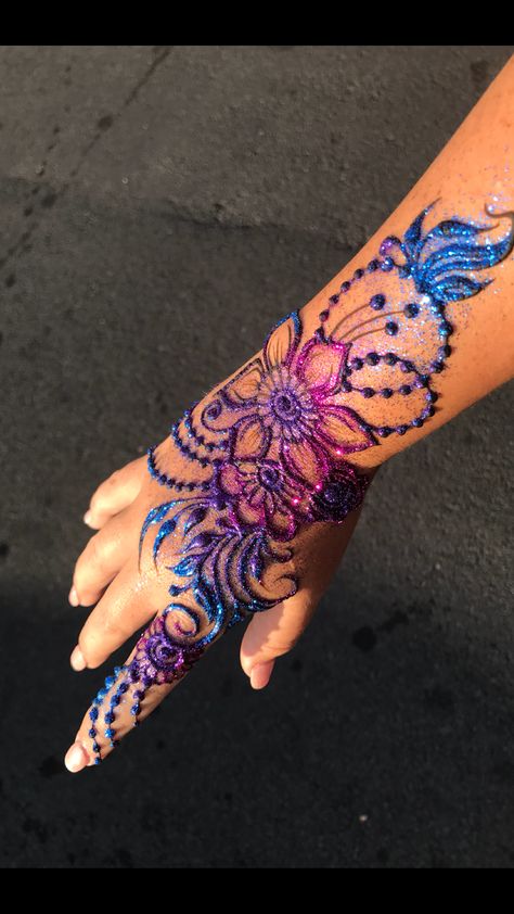 Dragon Henna Designs, Henna 2024, Purple Henna, Dragon Henna, Glitter Mehndi, Henna Patterns Hand, Blue Henna, Rainbow Henna, Glitter Henna