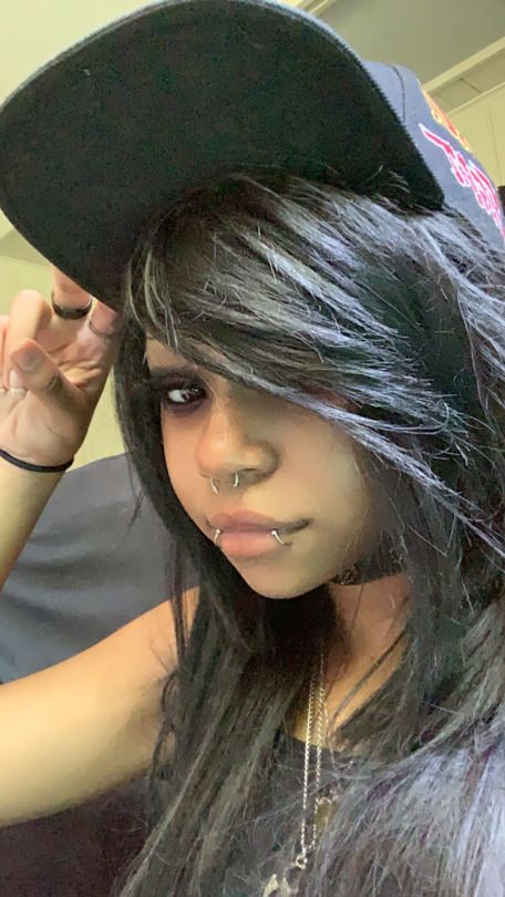 Scene Hair Black People, Emo Indian, Scene Black Woman, Pretty Emo Girl, Emo Black Women, Black Scene Girl, Emo Makeup 2000s, Emo Latina, Emo Black Boy