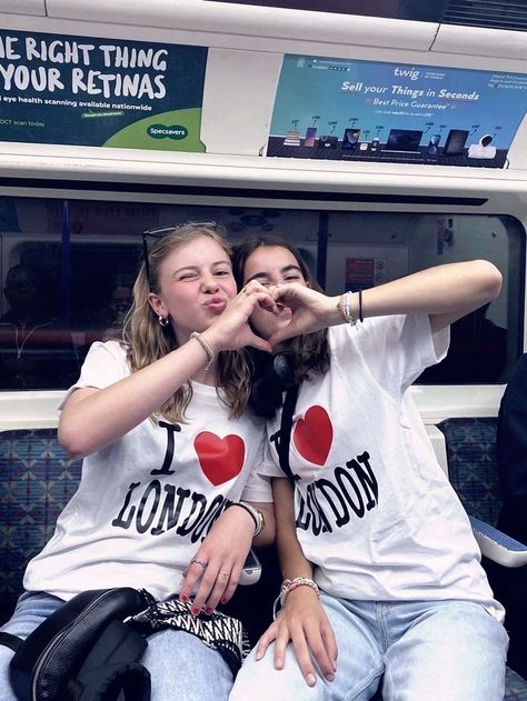 I Love London Shirt Aesthetic, England Trip Aesthetic, London With Best Friend, London Best Friends, London With Friends Aesthetic, London Aesthetic Friends, Studying In London, London Friends Aesthetic, Europe Study Abroad Aesthetic