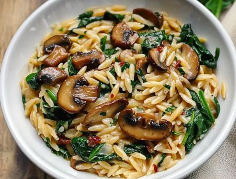 Quick and Flavorful Spinach and Mushroom Orzo in a Creamy Garlic and Smoked Paprika Sauce Salt And Pepper Recipes, Mushroom Orzo, Spinach Orzo, Baby Bella Mushrooms, Spinach And Mushroom, Mushroom Spinach, Paprika Sauce, Parmesan Asparagus, Spinach Mushroom