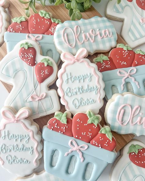 The strawberry theme is just so cute and so popular right now I love it! 😍🍓 #berrycookies #strawberryparty #birthdaycookies #royalicing #royalicingcookies #dfwcustomcookies #decoratedcookies Stenciled Cookies, Berry Birthday, Cookie Techniques, Berry Cookies, Strawberry Sugar Cookies, Strawberry Sugar, Strawberry Theme, Strawberry Party, Strawberry Cookies