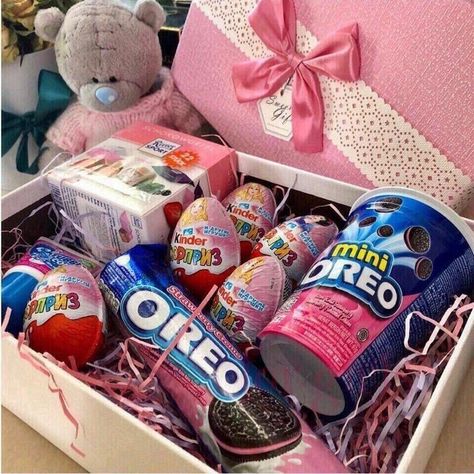 Girl Gift Baskets, Bff Birthday Gift, Bff Birthday, Candy Gift Box, Gift Box Birthday, Diy Gifts For Friends, Baku Azerbaijan, Cute Birthday Gift, Birthday Gifts For Best Friend