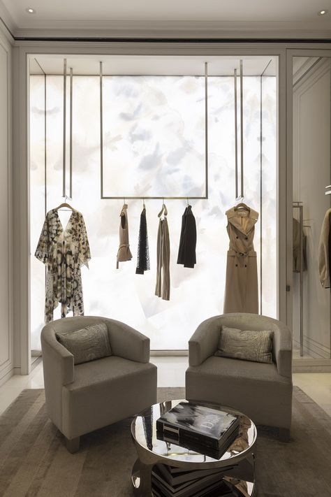 Luxury Brand Store Interior Design, Luxury Fashion Store Interior Design, Luxury Fitting Room, Fashion Showroom Interior, Luxury Boutique Interior Store Design, Fashion Store Design Boutiques, Luxury Store Interior, Botique Interiors Fashion Boutique, Luxury Retail Interior