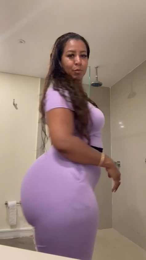 paula rodriguez | My hair was still wet 😅 #Latina #explore | Instagram Thick Baddie Instagram, Latina Baddie, Big Momma, Super Bubbles, Abs And Cardio Workout, Human Reference, Football Pictures, April 13, Curvy Outfits