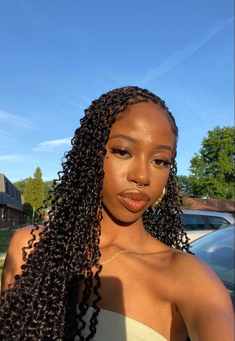 Protective Styles Passion Twist, 90s Black Hairstyles Braids, Mini Passion Twist Hairstyles, Goddess Mini Twists, Brown Mini Passion Twists, Mini Boho Passion Twists, Protective Summer Hairstyles Black, Mini Passion Twists With Curls, Tiny Passion Twists