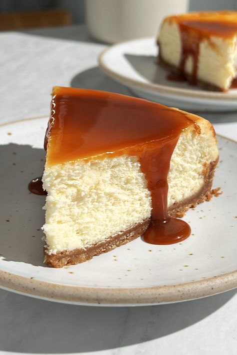 The Best Caramel Cheesecake Cheesecake With Caramel Topping, Cheesecake Recipes Caramel, Easy Caramel Cheesecake, Carmel Cheesecake, Caramel Cheesecake Recipes, Cinnamon Caramel, Salted Caramel Cheesecake, Honey Caramel, African Cooking