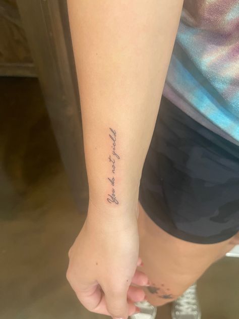 Minimalist Throne Of Glass Tattoo, Fine Line Throne Of Glass Tattoo, To Whatever End Tattoo Tog, A Throne Of Glass Tattoo, Thorn Of Glass Tattoo, Small Sjm Tattoo, Acotar You Do Not Yield, Simple Throne Of Glass Tattoos, Throne Of Glass Tattoos For Women