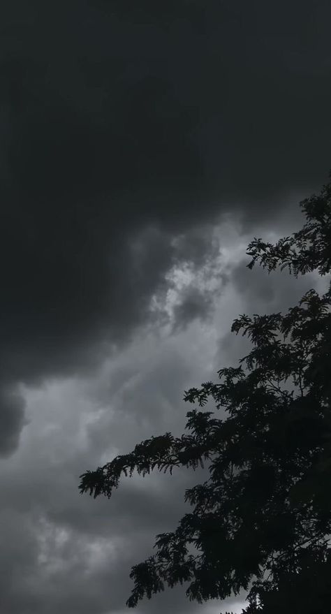 Rainy Sky Snap, Grey Autumn Aesthetic, Dark Weather Wallpaper, Grey Asthetics Photos, Black Asthetics Photos, Rainy Season Aesthetic, Swaggy Wallpapers, Rainy Weather Aesthetic, Sky Pictures Real Life