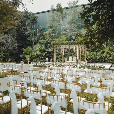 It pristine morning uncovers a gorgeous mandap, the ideal setting for a timeless vow. Do you feel the magic in the air? Decor @vcreatecapture Shot @merrygohearts Venue @sumatraweddings #mandap #wedding #weddingdecor #indianwedding #mandapdecor #decor #bride #destinationwedding #weddingplanner #wedmegood #weddingideas #indianweddingdecor #indianbride #indianweddings #hinduwedding #flowers #eventdecor #weddingplanning #weddings #weddingday #events #groom #mandapdecoration #mandapgoals #wedd... Receptions Ideas, Reception Decoration Ideas, Save Wedding, Outdoor Wedding Decor, Wedding Decorations Ideas, Mandap Design, Wedding Stage Design, Mandap Decor, Wedding Mandap