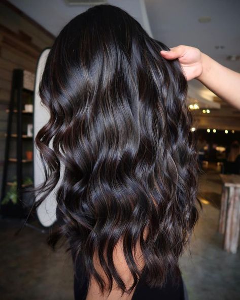 Dark Brown Highlights on Black Hair Black Hair With Brown Highlights, Dark Balayage, Dark Black Hair, Long Hair Highlights, Black Brown Hair, Black Hair Balayage, Dark Brunette Hair, Brown Hair Inspo, Black Hair With Highlights