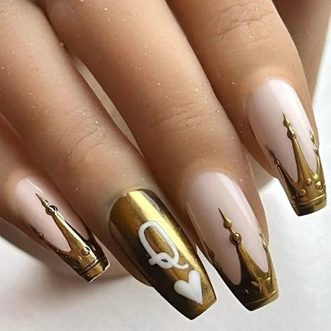 Crown Nail Art, Mardi Gras Nails, Crown Nails, King Nails, Royals Nails, Birthday Nail Designs, Fingernail Art, Queen Nails, Fingernail Designs