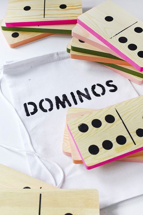 Fun to make, easy to play!! DIY Outdoor Domino game, Delineate Your Dwelling Giant Backyard, 4h Projects, Dominoes Game, Large Backyard Landscaping, Diy Outfits, Diy Projects To Sell, Domino Games, Summer Patio, Wood Projects That Sell