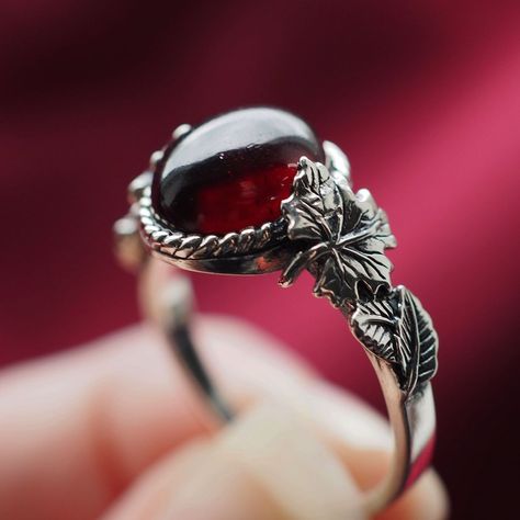 Gothic Rings For Women, Recycled Ring, Garnet Wedding, Fantasy Ring, Sterling Silver Garnet Ring, Quince Ideas, Bohemian Jewellery, Leaves Design, Gothic Rings