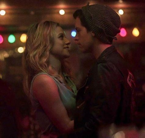 Iconic Movie Quotes, Riverdale Betty And Jughead, Retro Birthday Parties, Netflix Tv Series, Riverdale Betty, Riverdale Characters, Outfit Aesthetics, Riverdale Cole Sprouse, Bughead Riverdale