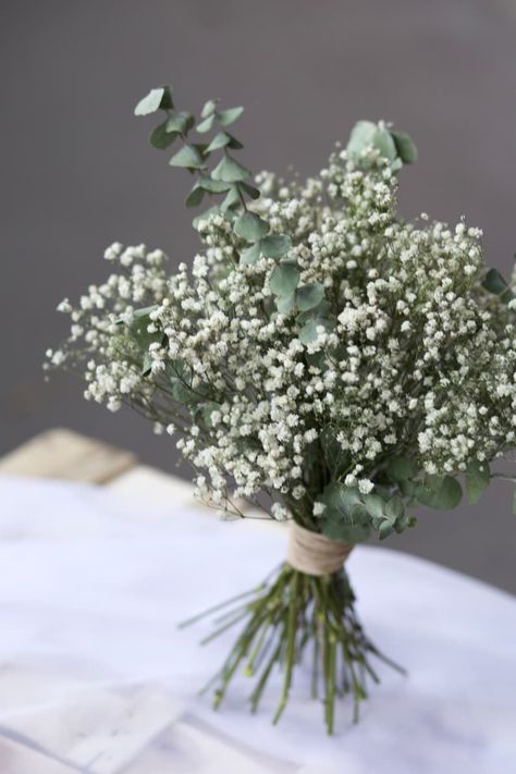 Baby's Breath Eucalyptus Bouquet, Wedding Bridesmaids And Groomsmen, Simple Bridesmaid Bouquets, Gypsophila Bouquet, Simple Wedding Bouquets, Bridesmaid Bouquet White, Green Wedding Bouquet, Flower For Wedding, Eucalyptus Bouquet