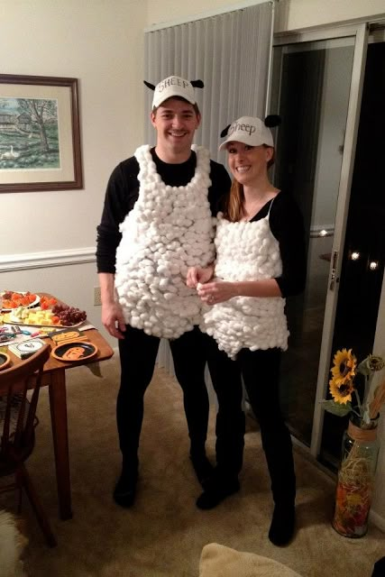 Pancakes & Glue Guns: DIY: Halloween Costume...3 months later. Diy Sheep Costume, Baby Sheep Costume, Baby Lamb Costume, Guinea Pig Costumes, Sheep Costume, Halloween Diy Kids, Guinea Pig Clothes, Lamb Costume, Sheep Costumes