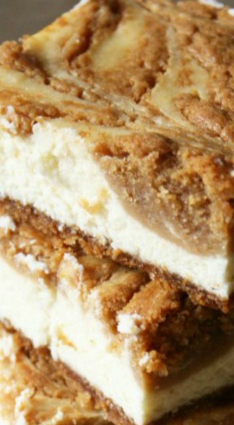 Cookie Butter Cheesecake Bars, Biscotti Cheesecake Recipes, Biscoff Cheesecake Bars, Salted Caramel Biscoff Cheesecake, Cookie Butter Recipes Desserts, Biscoff Bars, Cookie Butter Desserts, Cookie Butter Recipes, Biscoff Cookie Recipe