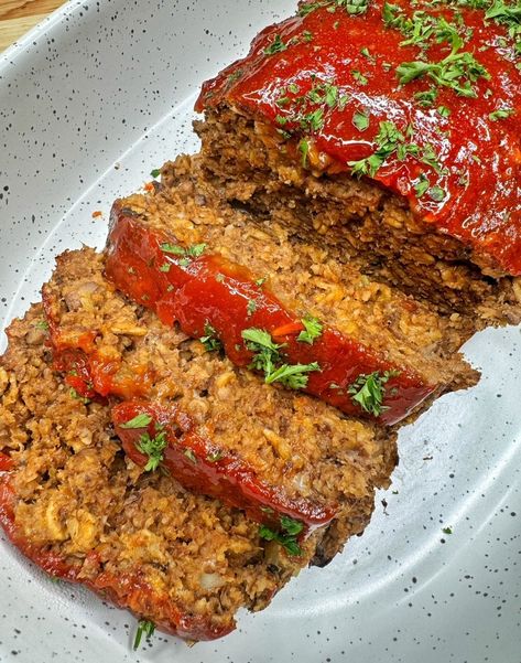 The Best Veggie Meatloaf Beyond Meat Meatloaf, Vegetarian Meatloaf Recipes, Vegan Meatloaf Recipes, Mushroom Meatloaf Recipes, Easy Egg Roll Recipe, Vegan Meatloaf Recipe, Veggie Meatloaf, Meatless Meatloaf, Vegetarian Meatloaf