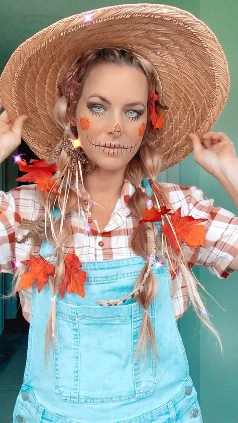 Scarecrow Costume Women, Scary Scarecrow Costume, Diy Scarecrow Costume, Scarecrow Halloween Makeup, Halloween Costumes Scarecrow, Fun Diy Halloween Decorations, Crow Costume, Scarecrow Face, Amazing Halloween Costumes