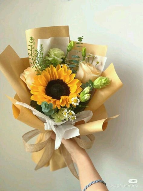 Flower Bouquet Sunflower, Single Flower Bouquet, Flower Boquet, Diy Bouquet Wrap, Luxury Flower Bouquets, Mini Bouquet, Sunflower Bouquet, Flower Bouquet Diy, Boquette Flowers