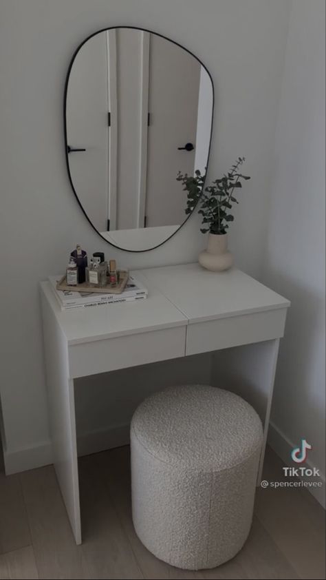 Rectangle Room Ideas, Small Bedroom Inspo Aesthetic, Brimnes Dressing Table, Corner Desk Ideas, Small Makeup Vanity, Diy Corner Desk, Makeup Vanity Desk, White Room Decor, Beauty Room Decor