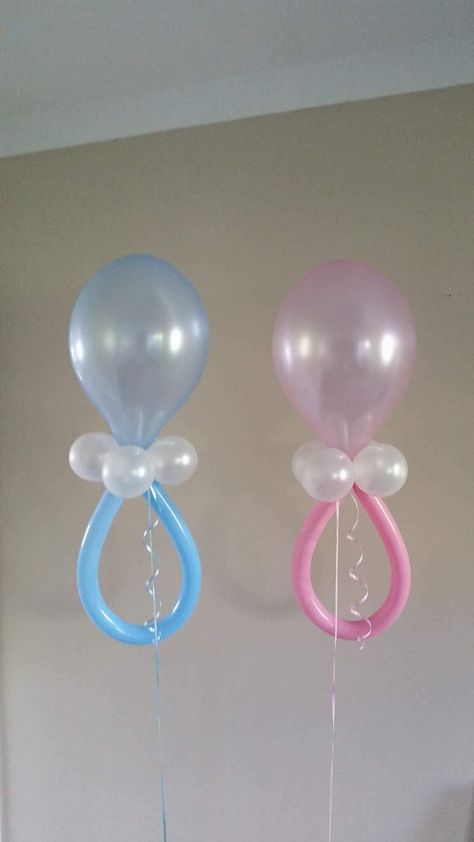 Gender Reveal Balloon Arch Ideas, Gender Reveal Table Centerpieces Diy, Gender Reveal Themes Spring, Gender Reveal Centerpieces Diy, Diy Gender Reveal Balloon, Gender Reveal Ideas For Party Decoration, Gender Reveal Centerpieces, Balloon Centerpieces Diy, Bos Baby