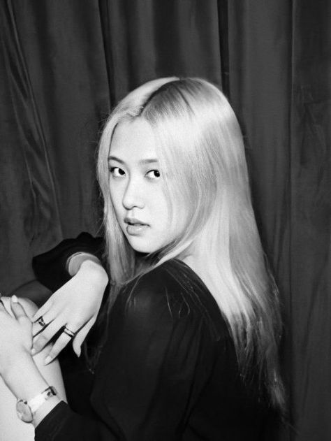 Rosé Girlfriend Material, Rose Bp, Rosie Posie, Bp Rosé, จีซอง Nct, Black Hair Kpop, Park Rosé, Skin To Skin, Rose Park