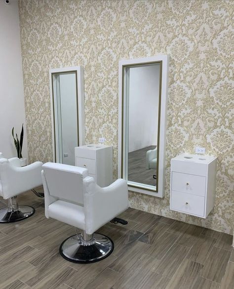 Salon Products Display, Barbershop Design Interior, Beauty Shop Decor, Beauty Room Salon, Salon Mirrors, Coffee Table Design Modern, Door Design Photos, Hair Salon Interior, Barbershop Design