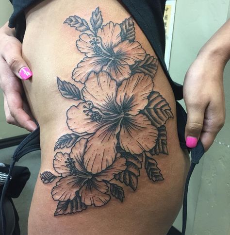 Photo by (juicytattoos) on Instagram | #hibiscustattoo#hibiscus#flowertattoo#hiptattoo#oklahomaartist#405#ladytattooer#tattoo Tropical Flower Hip Tattoo, Hibiscus And Sunflower Tattoo, Hibiscus Thigh Tattoo, Hybiscus Tattoo, Tropical Flowers Tattoo, Flower Hip Tattoos, Side Hip Tattoos, Hibiscus Flower Tattoos, Side Thigh Tattoos