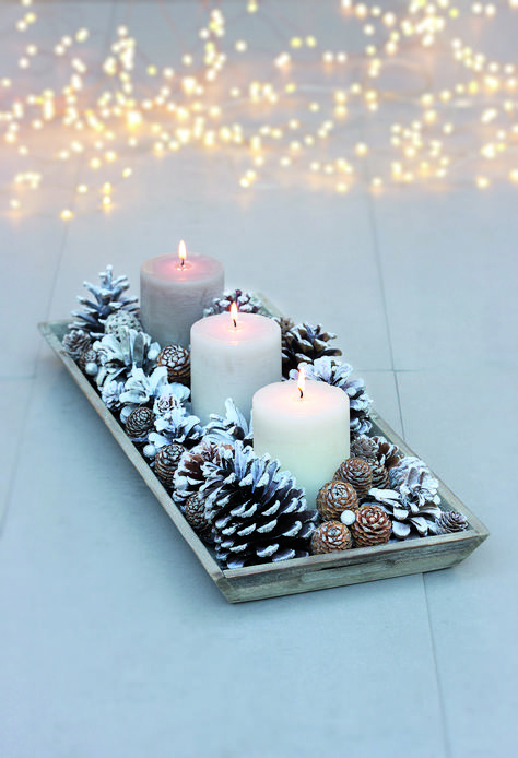 How to make Christmas candles and holders: three stylish displays Make Christmas Candles, Christmas Candle Display, Christmas Candle Crafts, Large Pine Cones, Glitter Spray Paint, Cheap Candles, Candle Crafts, Pine Cone Candles, Three Candles