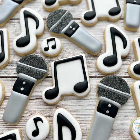 Karaoke Cookies Decorated, Musical Cookies Decorated, Music Themed Cookies Decorated, Music Note Cookies Decorated, Microphone Cookies Decorated, Rock And Roll Sugar Cookies, Music Decorated Cookies, Karaoke Cookies, Guitar Cookies Decorated