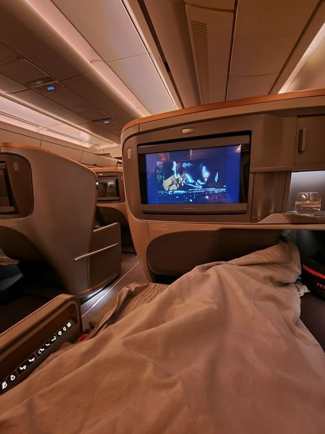 First Class Plane, Jet Privé, First Class Flights, Business Class Flight, Airport Aesthetic, Life Vision Board, Private Plane, Travel Pictures Poses, Luxury Lifestyle Dreams