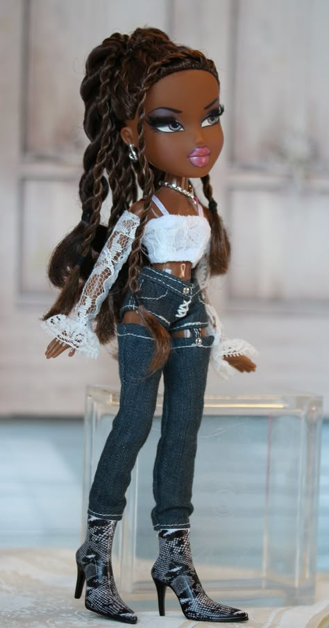 https://flic.kr/p/2iudw4x | Sasha - Girl's Night Out | Such a pretty Bratz doll, with rooted eyelashes and an intricate hairstyle.   Redressed in Collector Bratz fashions. Bratz Sasha Makeup, Sasha Bratz Doll Makeup Look, 4 Bratz Dolls Aesthetic, Sasha Bratz Hairstyles, Sasha Bratz Aesthetic Wallpaper, Bratz Doll Outfits Sasha, Bratz Dolls Aesthetic Sasha, Bratz Dolls Hairstyles, Bratz Fashion Aesthetic