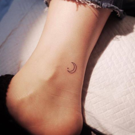 Minimalist crescent moon outline tattoo on the ankle. Moon Outline, Half Moon Tattoo, Small Moon Tattoos, Crescent Moon Tattoo, Outline Tattoo, Shape Tattoo, Inspiration Tattoos, Cat Tattoos, Disney Tattoo