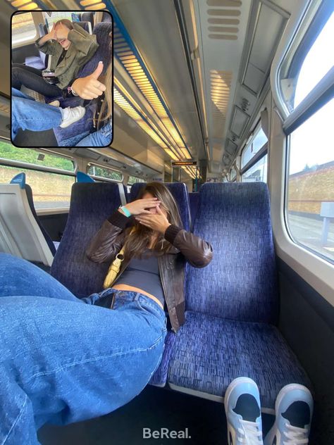 Bereal Ideas With Friends, Cute Bereal Photos, Train Photo Ideas, Bereal Ideas Home, Be Real Aesthetic, Bereal Poses Ideas, Bereal Aesthetic, London With Friends, Bereal Ideas