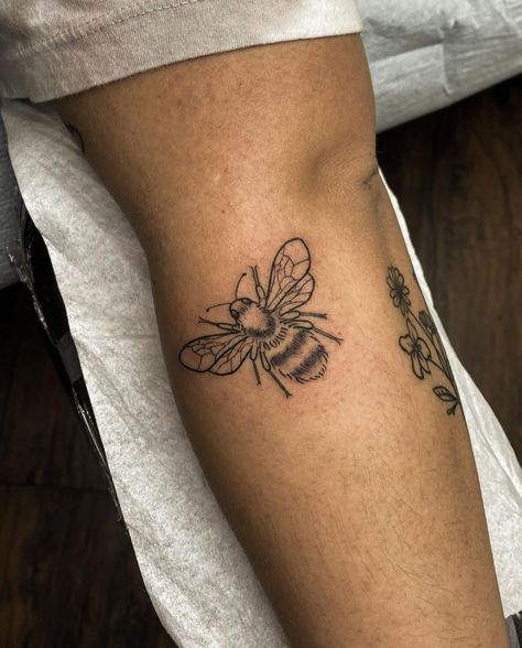 Bee Tattoo On Elbow, Bee And Comb Tattoo, Realistic Bee Tattoo Small, Bee Tattoo Side View, Masculine Bee Tattoo, Pretty Bee Tattoo, Ladybug Elbow Tattoo, Tattoo Ideas Flowers Arm, Matching Bumble Bee Tattoo