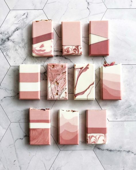 T&B soaphouse on Instagram: “Champagne Flavors . . #weddinggift 🤵🏻👰🏻 💯handmade 👋🏻 . . #TandBsoaphouse #soapstudio #naturalsoap #weddingsoap #cpsoap #artisansoap…” Soap Design Ideas, Cold Process Soap Designs, Easy Soap Recipes, Săpunuri Handmade, Handmade Soap Recipes, Pink Soap, Soap Making Recipes, Handmade Natural Soaps, Soap Ideas