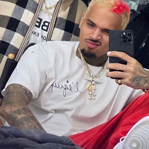 Chris Brown Pfp, Chris Brown Drawing, Chris Brown Aesthetic, Chris Brown Hair, Chris Brown Funny, My Man My Man, Chris Brown Photos, Look Hip Hop, Chris Brown Photoshoot