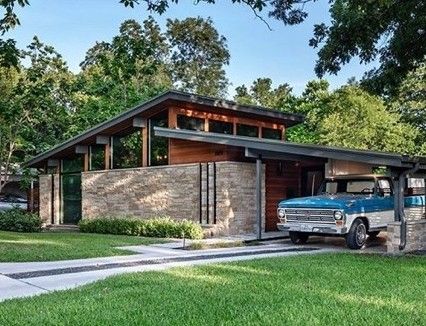 Brown Houses, Mid Century Modern House Exterior, Mid Century Modern Exterior, Mid Century Exterior, Porte Cochere, Midcentury Home, Mid Century Architecture, Flat Roof, Mid Century Modern House