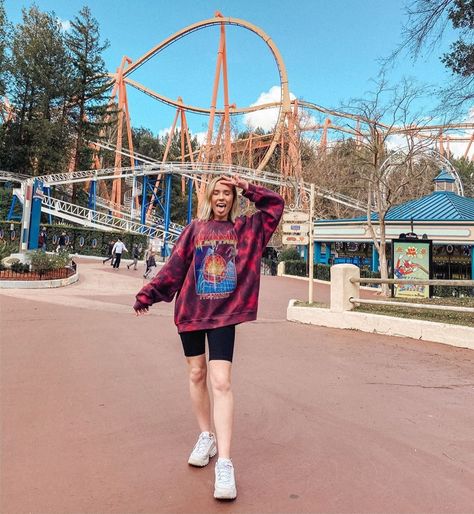 Outfit For Six Flags, What To Wear To Six Flags Outfit, Outfits To Wear To Six Flags, Six Flags Magic Mountain Aesthetic, Outfit Six Flags Mexico, Outfit Amusement Parks, Six Flags Photo Ideas, Six Flags Outfit Summer Amusement Parks, Outfit Six Flags