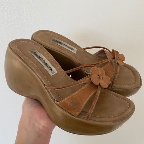 Look what I just found on Depop 🙌 https://depop.app.link/DGx0wfd0Reb 90s Chunky Sandals, Y2k Summer Shoes, Vintage Platform Sandals, Summer Shoes Aesthetic, Aesthetic Sandals, 2000s Shoes, Platform Sandals Outfit, Sandals Aesthetic, Y2k Sandals