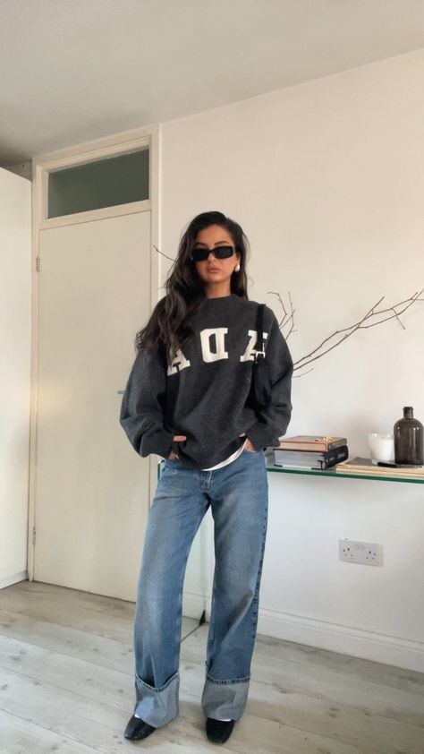 how to style the adanola knit jumper. Baggy jeans, ballet flat, wrong shoe rule, adanola haul, adanola jumper. Topshop jeans. Adanola Knit Jumper, Adanola Outfit, Jeans Jumper Outfit, Jumper And Jeans Outfit, Turn Up Jeans, Aw 2024, Jumper And Jeans, Japan Outfits, Scandi Fashion