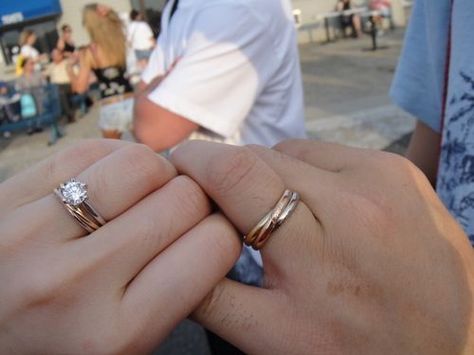 Wedding Bands Cartier, Simple Wedding Rings Unique, Engagement Ring Photography, Cartier Wedding Rings, Trinity Ring, Cute Engagement Rings, Rings Ideas, My Last Day, Couple Wedding Rings