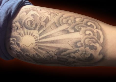 Japan Rising Sun Tattoo, Sun Ray Tattoo, Sun Rays Tattoo, Rising Sun Tattoos, Cloud Tattoo Sleeve, Hook Tattoo, Cloud Tattoo Design, Tattoo Sonne, Japanese Sun