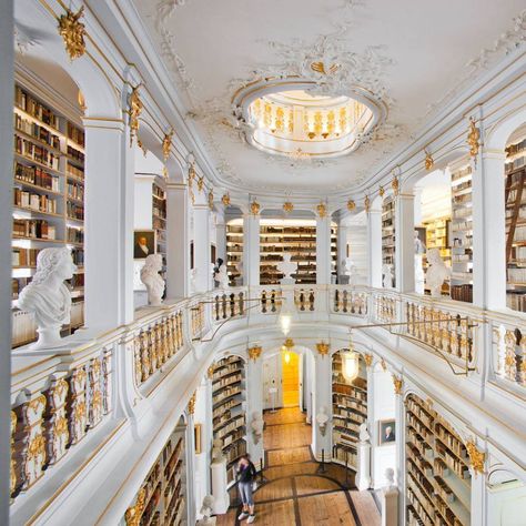 Herzogin Anna Amalia Bibliothek, Germany | http://writersrelief.com Palace Library, Dream Library, Beautiful Library, Library Architecture, Black Tattoo, Baroque Architecture, Home Libraries, Library Design, Art Architecture