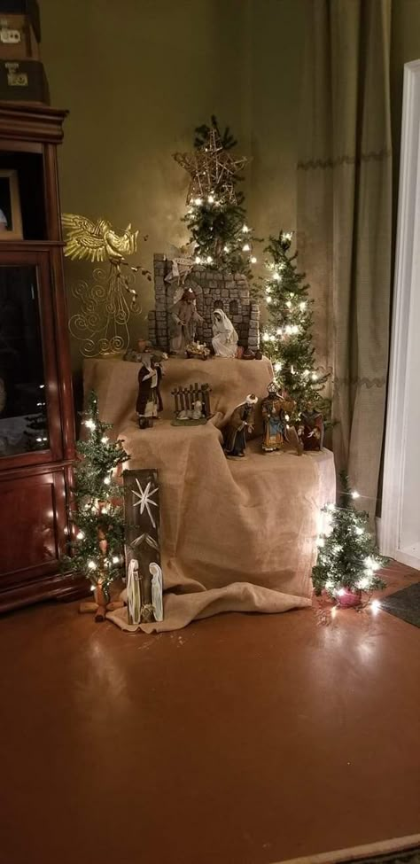 Manger Diy Nativity, Manger Scene Display Ideas, Nativity Scene Display Indoor Ideas, Nativity Scene Decor Ideas, Manger Scenes Nativity Diy, Nativity Set Display Ideas, Nativity Display Ideas, Christmas Nativity Images, Christmas Nativity Scene Display