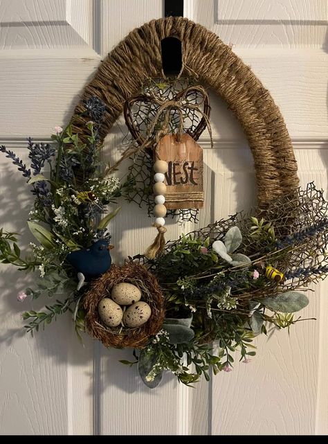 Oval Wreath Ideas, Ester Crafts, Shutters Decor, Holiday Mesh Wreaths, Funny Eggs, Easter Flower Arrangements, Egg Wreath, Easter Wreath Diy, Easter Spring Wreath