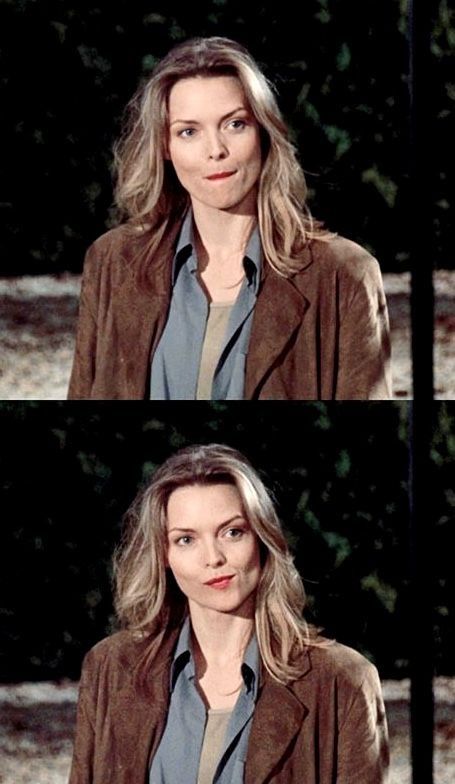 michelle fall style outfit Middle Aged Women Fashion, Donna Reed, When Harry Met Sally, Meg Ryan, At The Mall, Michelle Pfeiffer, Hollywood Glamour, 90s Fashion, Cortes De Pelo