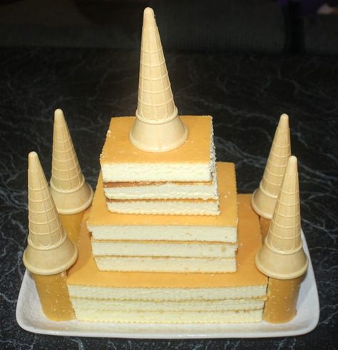 Princess Tower Cake, Castle Birthday Cakes Easy, Diy Princess Castle Cake, Easy Princess Castle Cake, Castle Cupcake Cake, Castle Birthday Cakes Princess, Disney Castle Cake Ideas, Princess Party Cake Ideas, How To Make A Castle Cake