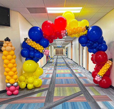 Back to School! 💛💙❤️ The most amazing welcome to all Wee School students! #cltballoons #charlottemoms #balloonartist #charlottemom… | Instagram Back To School Balloon Ideas, First Day Of School Balloon Arch, Back To School Balloon Decor, Welcome Back To School Decoration Ideas, Back To School Balloon Garland, Back To School Balloon Arch, Back To School Balloons, Balloon Structures, Ballon Business